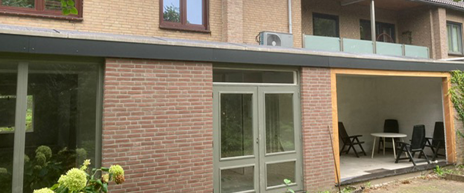 De achterzijde van het huis